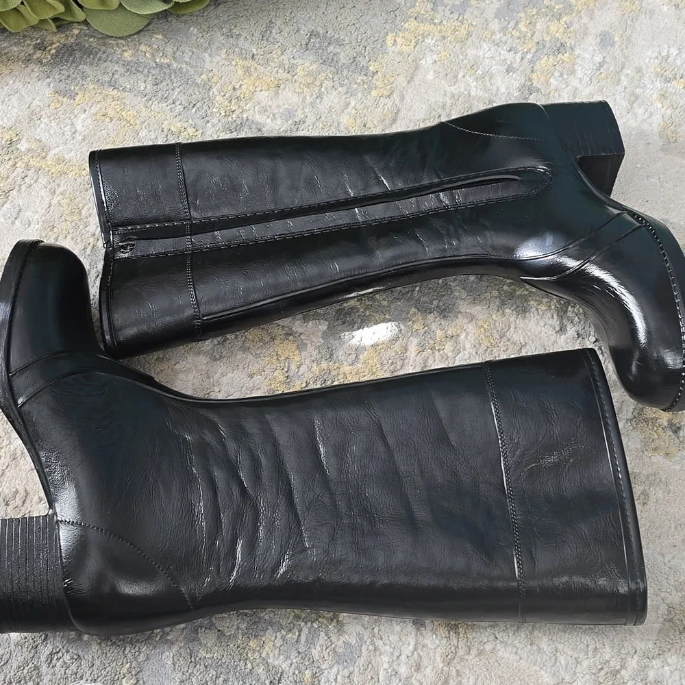 Retro Glossy Rubber Boots with Faux Sherpa Lining Women's Size 7